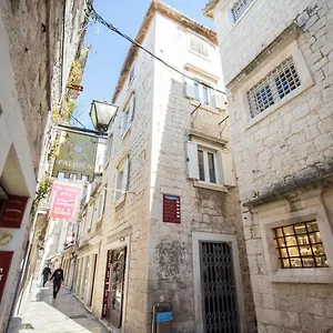 Stephane Vibe Apartment